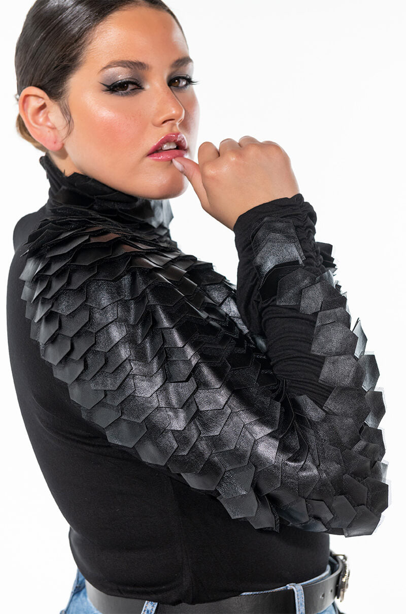 PLUS NASTASIA SCALE TOP view 0