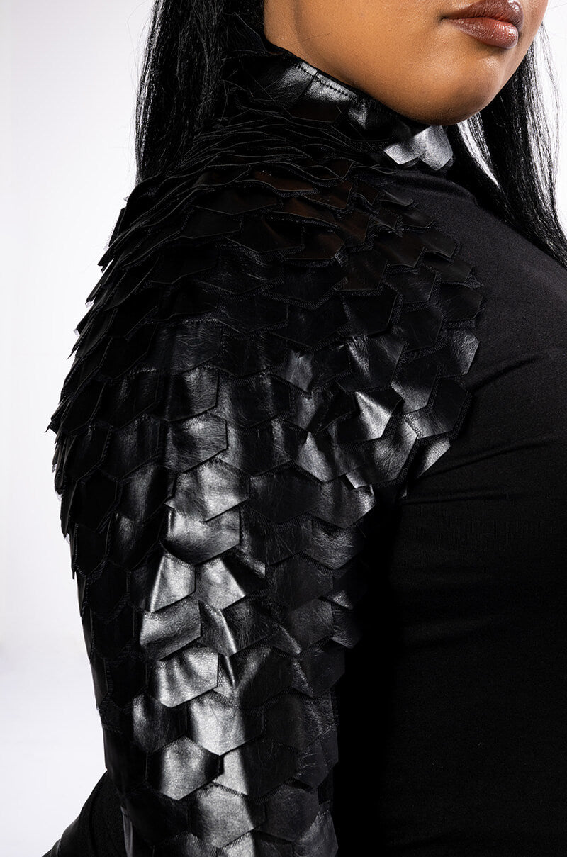 Extra View Plus Meet In The Middle Long Sleeve Scale Top