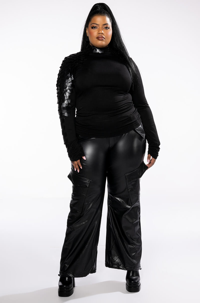 Extra View Plus Meet In The Middle Long Sleeve Scale Top