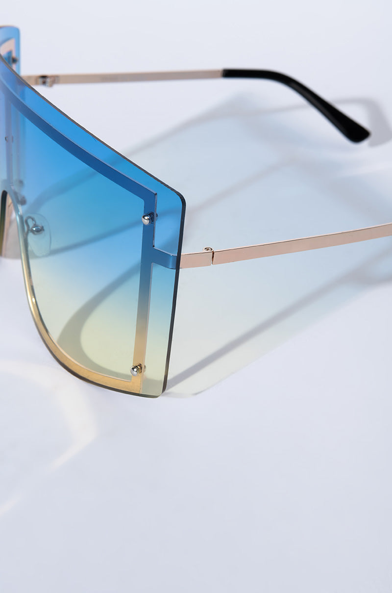 Detail View Pov Oversized Sunnies