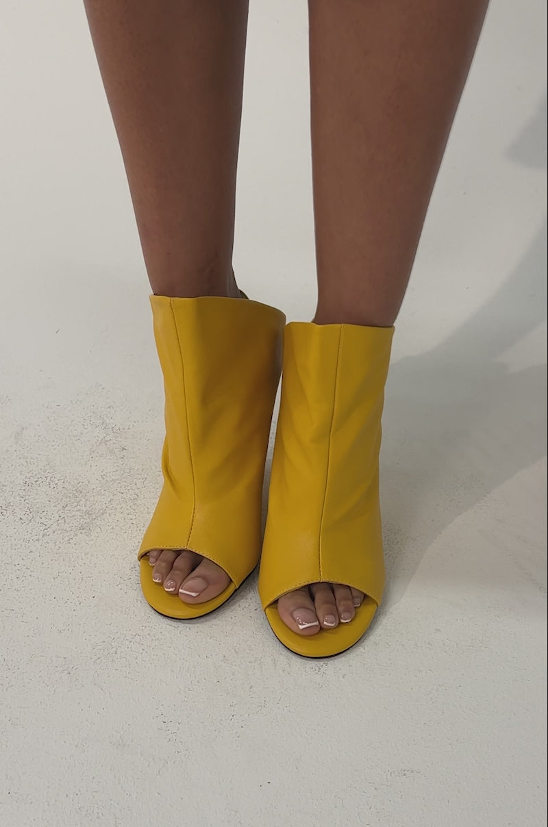 AZALEA WANG NOVIS YELLOW WEDGE BOOTIE – AKIRA