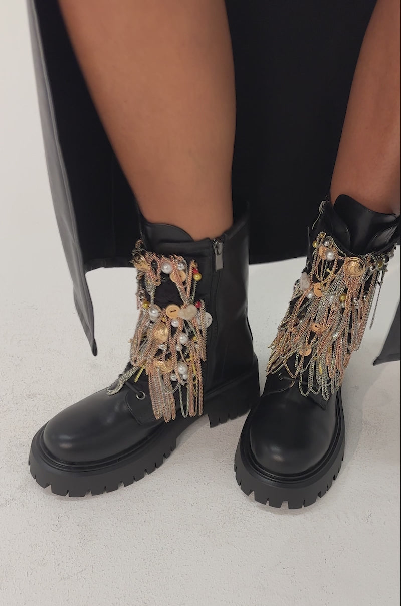 AZALEA WANG MEGUMI BLACK METAL HARDWARE COMBAT BOOTIE – AKIRA
