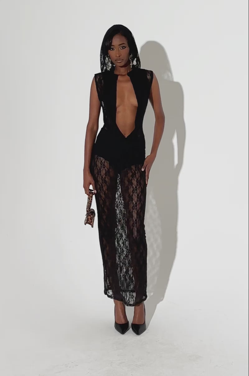 ALL ABOUT THE DRAMA LACE MAXI DRESS – AKIRA