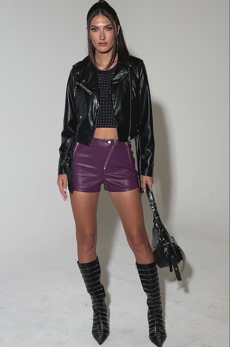 FAUX LEATHER ASYMMETRIC ZIP SHORTS – AKIRA