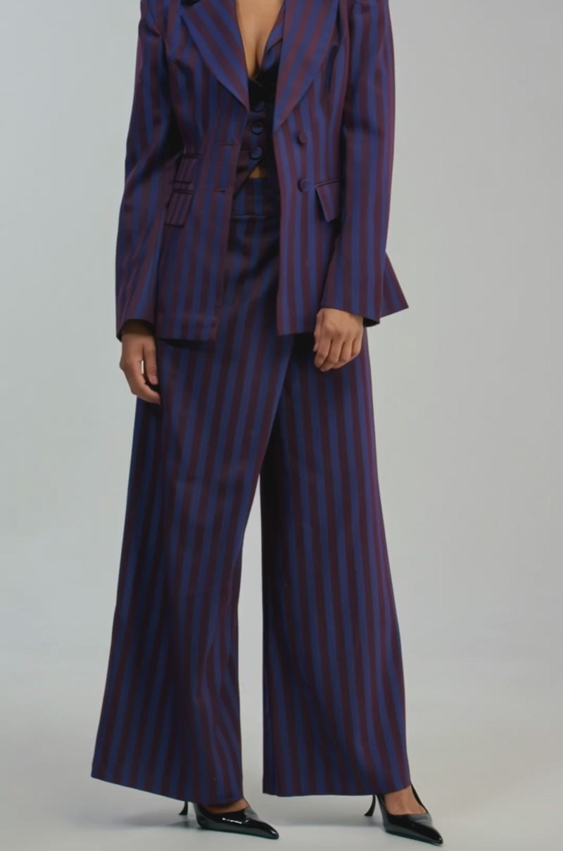 Video of a woman modeling the MANHATTAN STRIPE BLAZER.