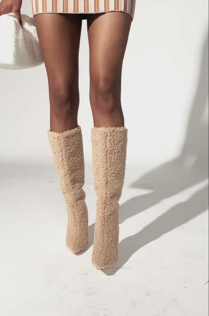 AZALEA WANG PAITYN FUZZY BOOT IN BROWN – AKIRA