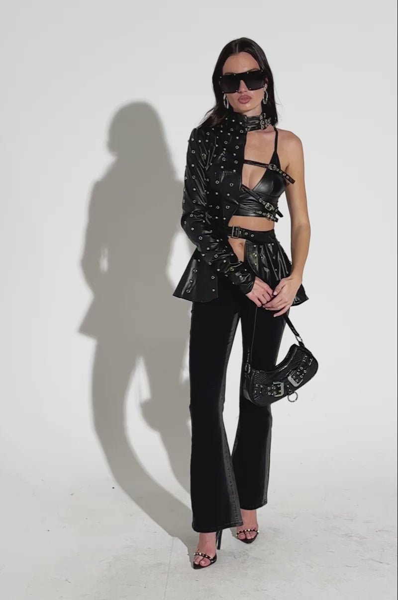 アキラ PRETTY RECKLESS GROMMET HALF THERE TOP – AKIRA