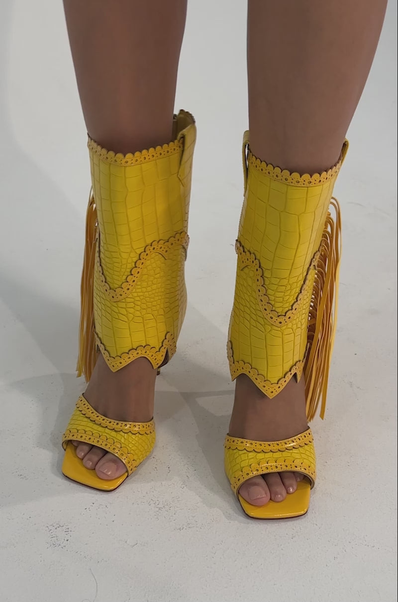 A video of a person wearing the AZALEA WANG ALPHONSE YELLOW OPEN TOE SANDAL.
