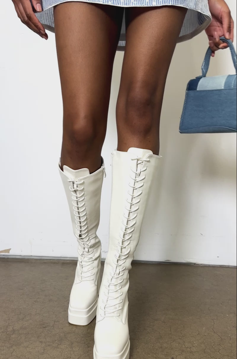 AZALEA WANG BALZARINA WHITE CHUNKY BOOT – AKIRA