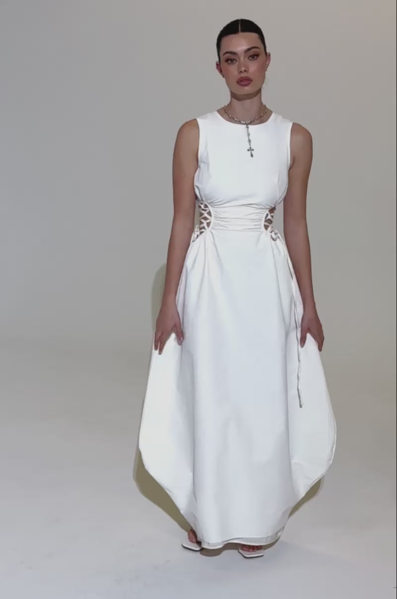ALINA LACE UP DETAIL MAXI DRESS IN WHITE – AKIRA
