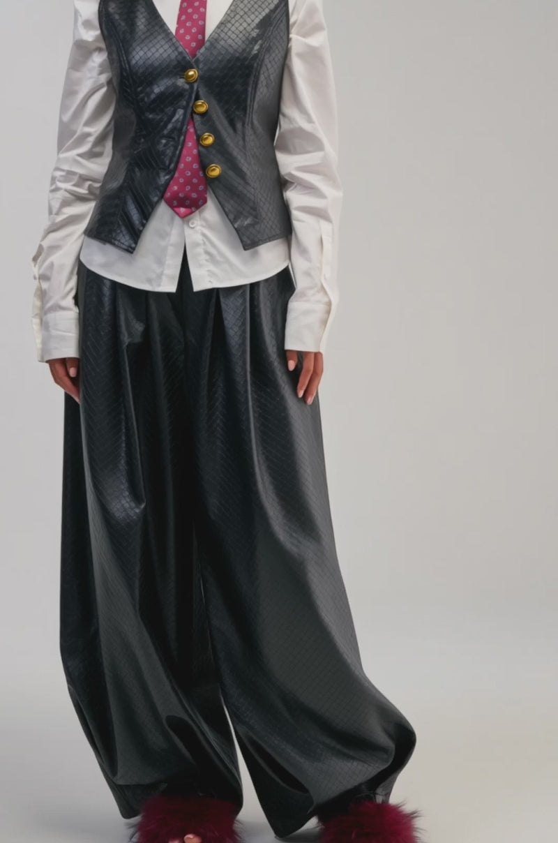 Video of a woman modeling the OFFICE BADDIE POPLIN BUTTON DOWN BLOUSE.