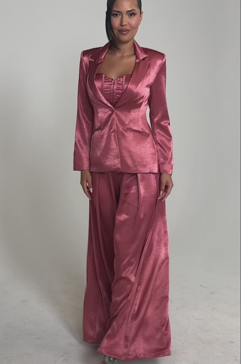 Video of woman modeling the IN FULL BLOOM BLAZER IN MAUVE with a matching corset top, exuding confidence 