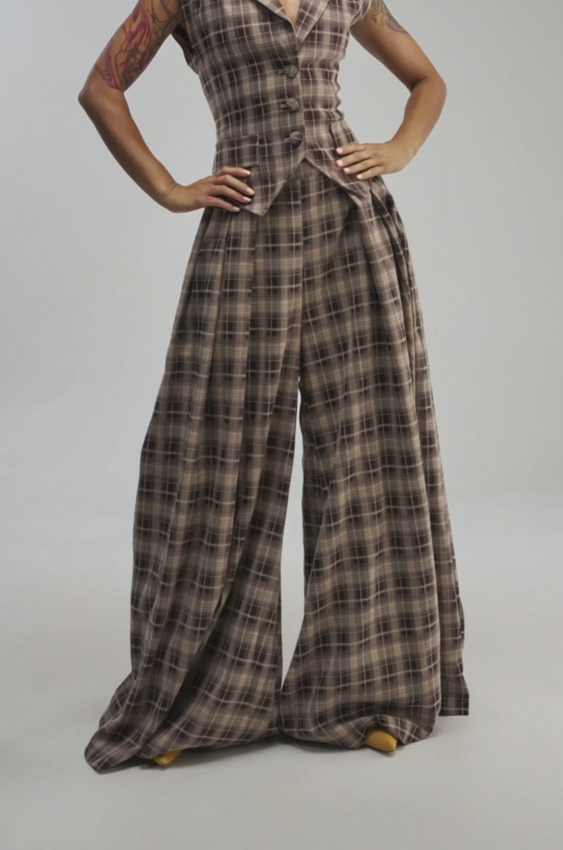 Video of a woman modeling the PLAID PRINCESS BUTTON DOWN.