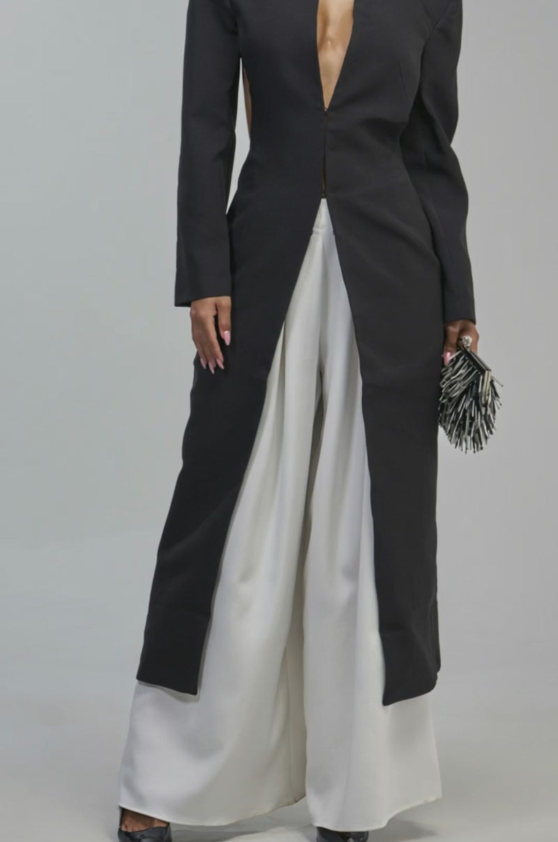 Video of a woman modeling the WHEREVER YOU ARE CUTOUT TRENCH.