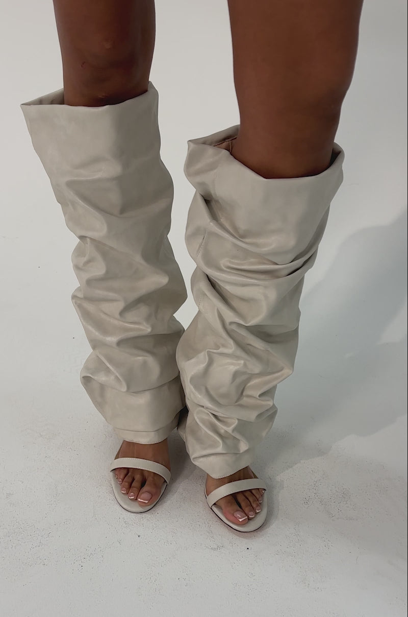 Video of woman modeling the AZALEA WANG RAYLAN BONE GLADIATOR SANDAL.