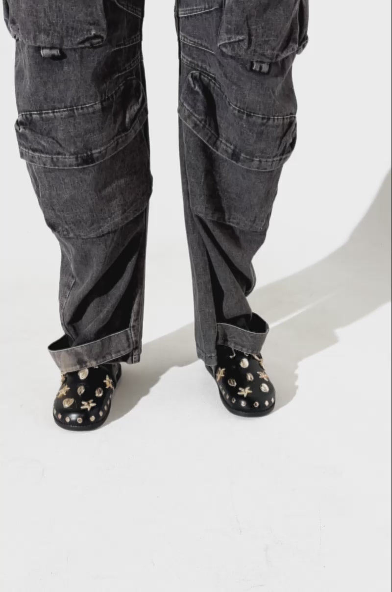 AZALEA WANG BRINY BLACK SEA SHELL EMBELLISHED CLOG – AKIRA