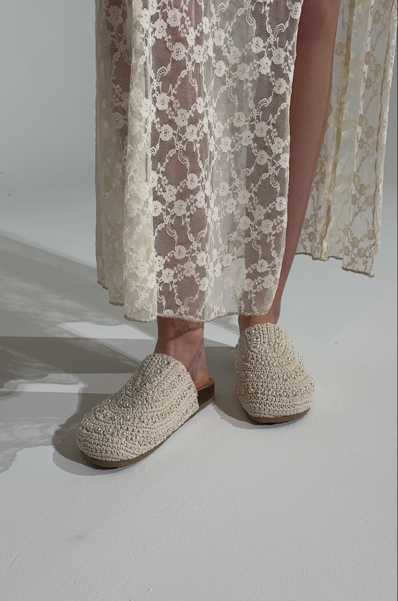 AZALEA WANG MILLS IVORY PEARL FLAT – AKIRA