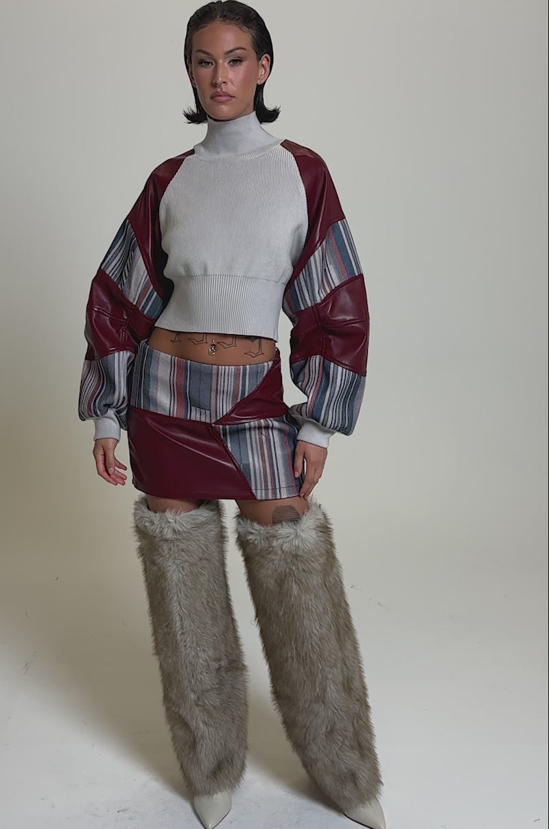 アキラ FEELING THE VIBES CROPPED GREY SWEATER – AKIRA