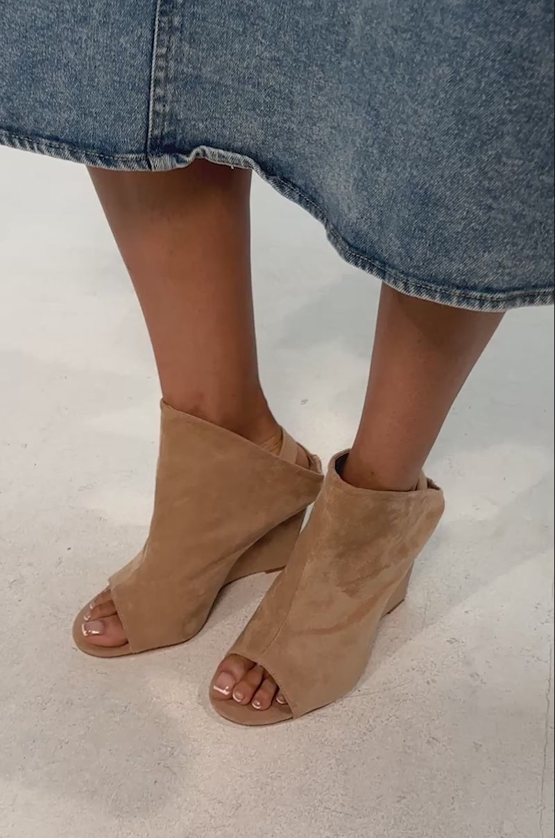 Video of woman modeling the AZALEA WANG NOVIS BEIGE WEDGE BOOTIE and holding a snakeskin-patterned handbag.