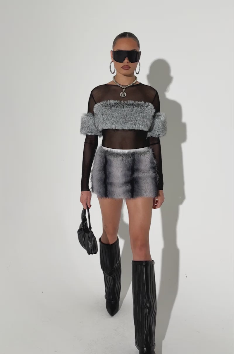 JENNY LONG SLEEVE TOP WITH FUR – AKIRA