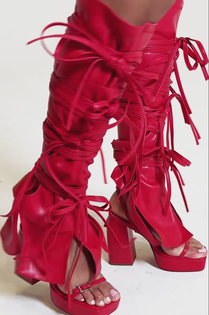 AZALEA WANG LENNOX 2 IN 1 STRAPPY SANDAL IN RED – AKIRA