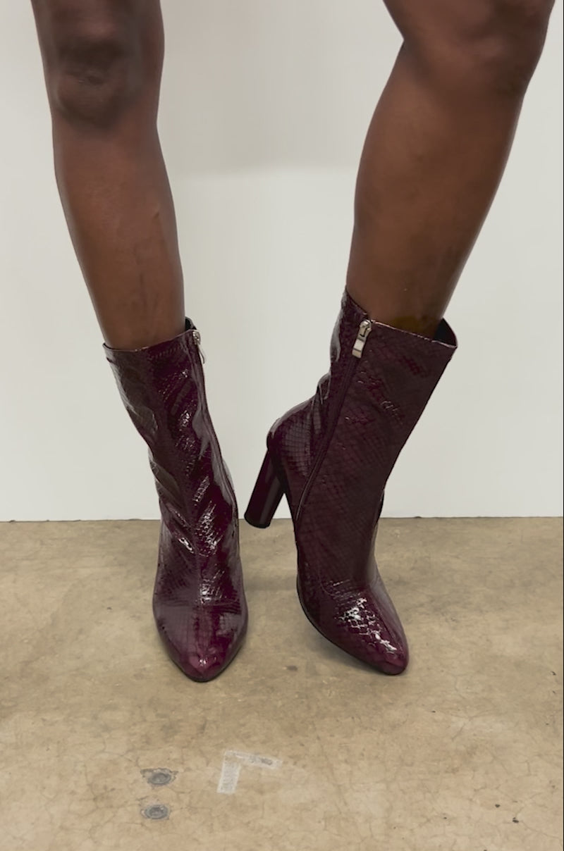 AZALEA WANG WINGROVE BURGUNDY CHUNKY HEEL CROCODILE BOOTIE – AKIRA