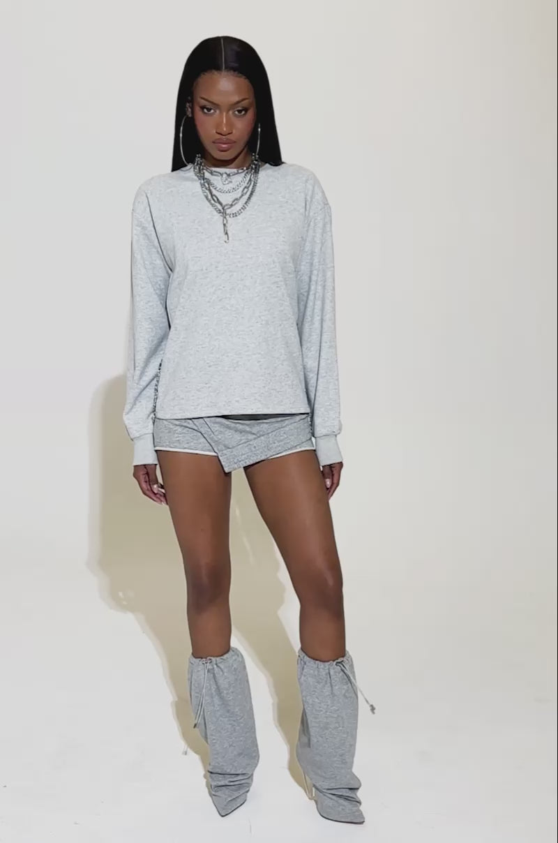 OPEN BACK CHAIN DETAIL SWEATSHIRT IN GREY – AKIRA