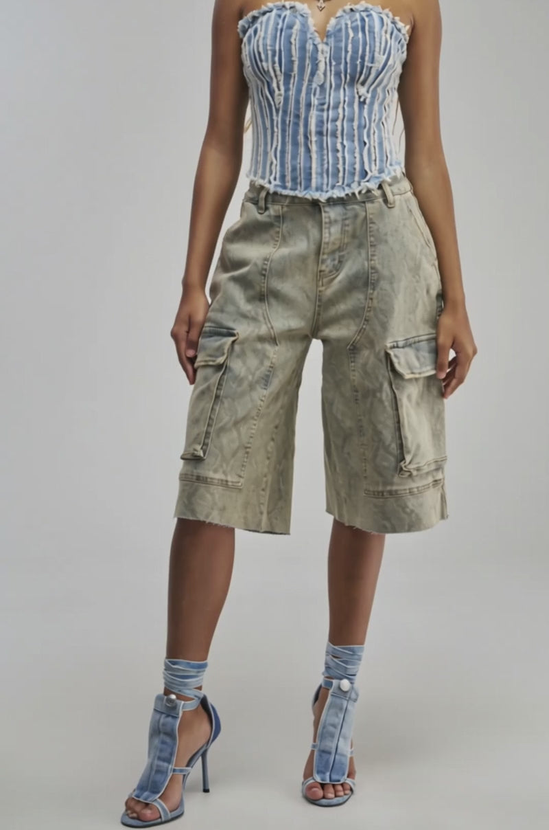 Video of a woman modeling the LITTLE SNAKE BERMUDA SHORT VINTAGE DENIM.