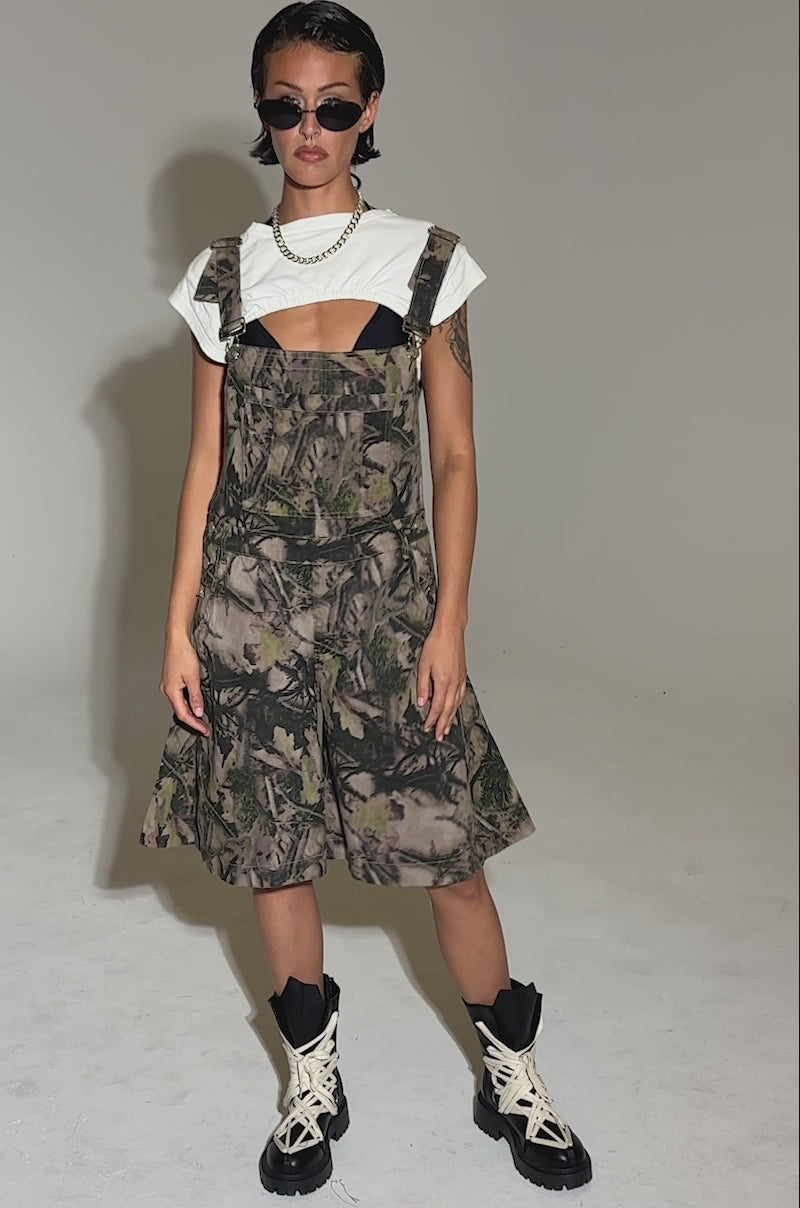 CARMINE CAMO OVERSIZED OVERALL SHORTS – AKIRA