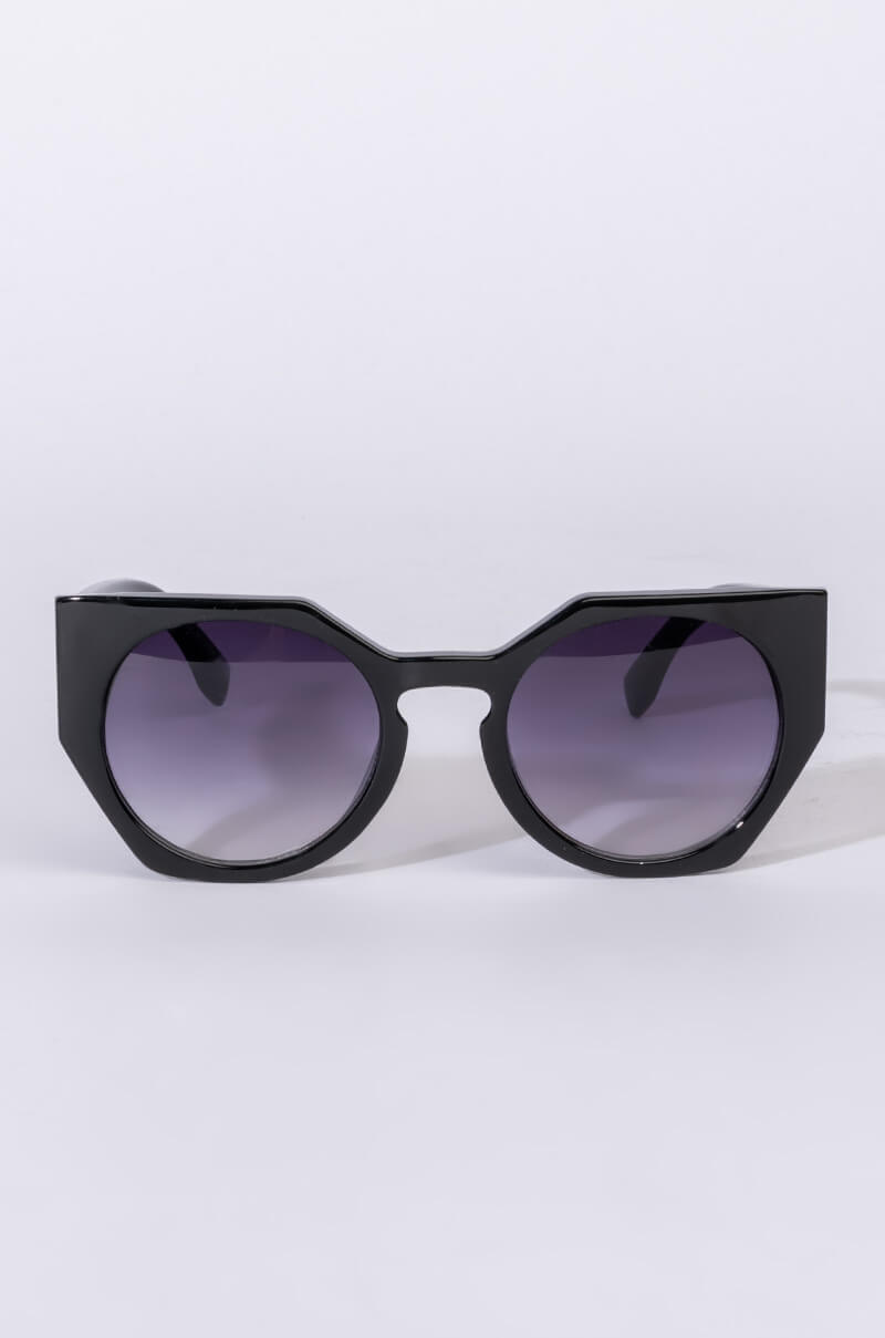 Back View Put It On My Tab Sunnies