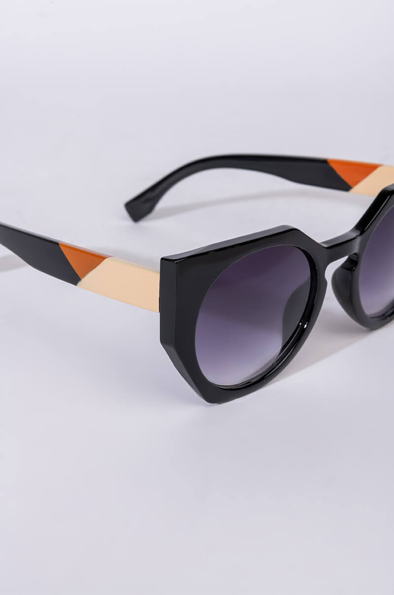 Full View Put It On My Tab Sunnies