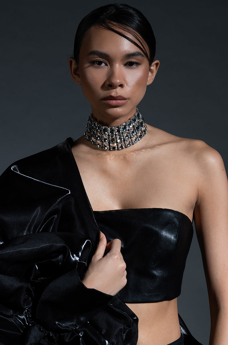 Detail View Queen Bee Choker