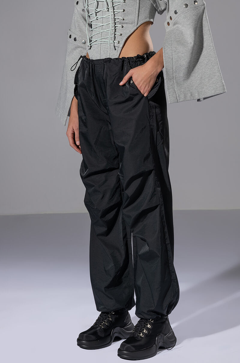 Side View Riley Wide Leg Parachute Pant 3