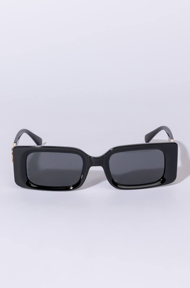 Side View Serving Face Sunnies