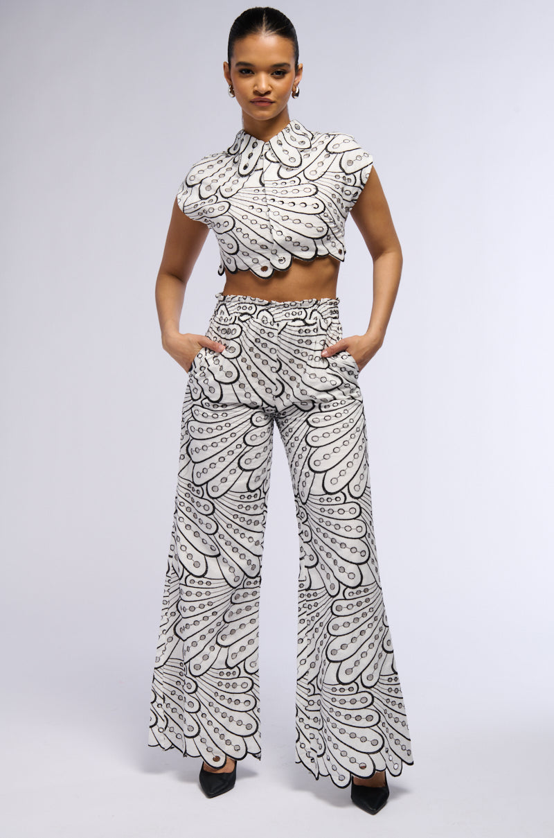 Extra View Set You Free Crop Woven Top