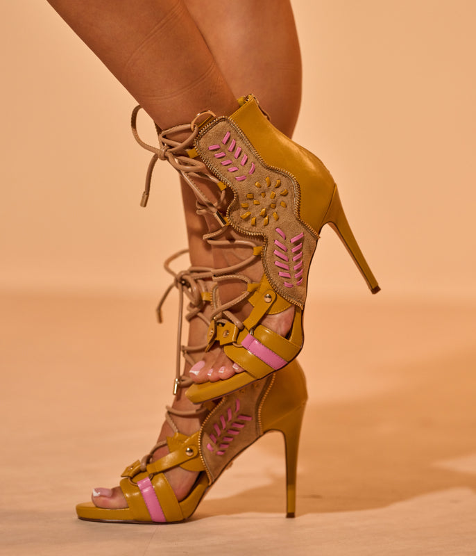 UGG BROOKLYN SUNBURST WATERPROOF BOOTIE IN CHESTNUT – AKIRA