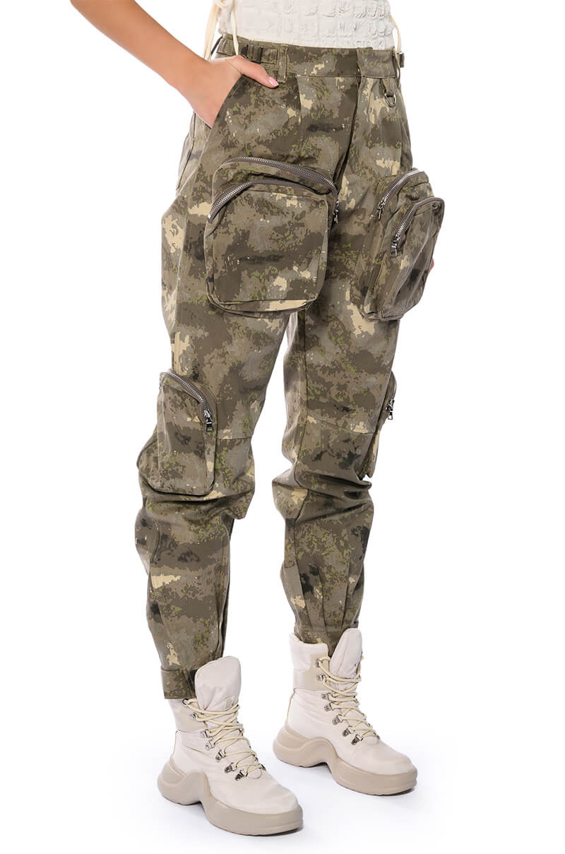 Side View Show Up Pocket Detail Cargo