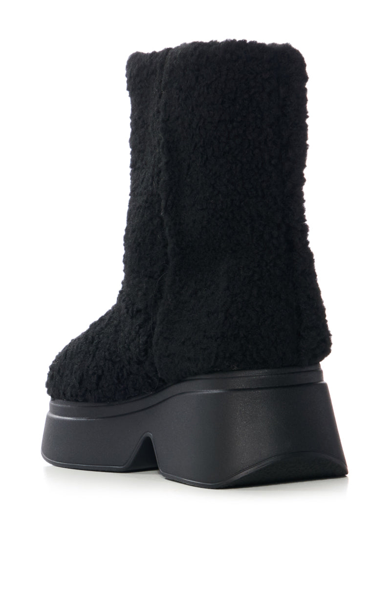 Detail View Snow Cozy Sherpa Bootie In Black 3