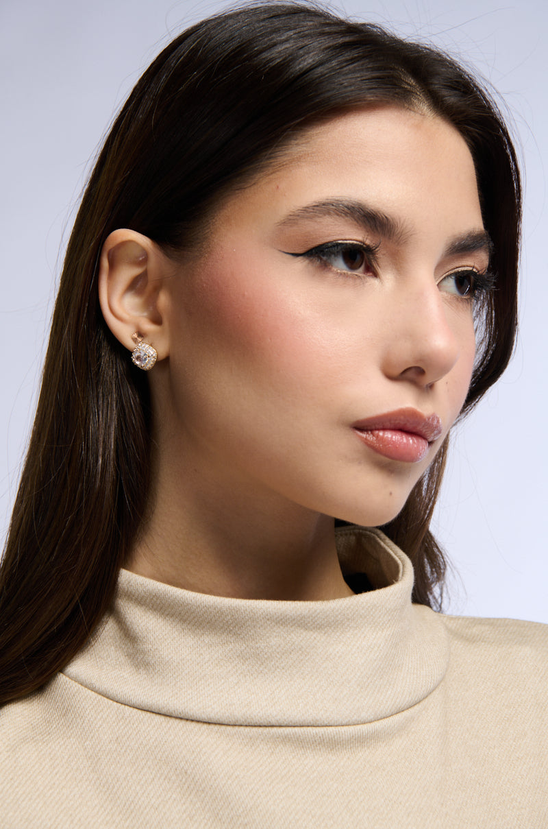 Front View So Royal Pave Stud In Gold  3