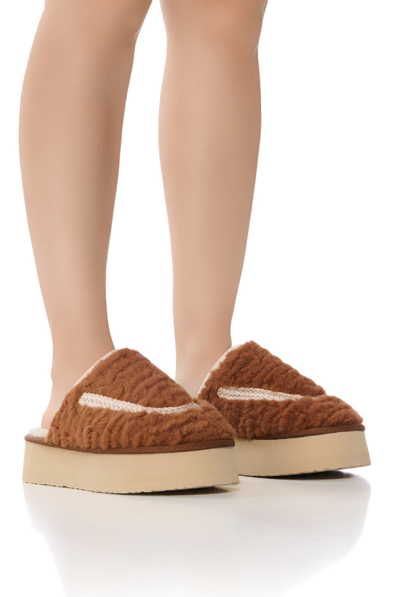 SOFTENER CAMEL FURRY SLIPPER view 0