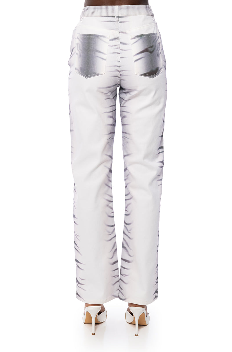 Extra View Sonic Roar Straight Leg Jeans 7