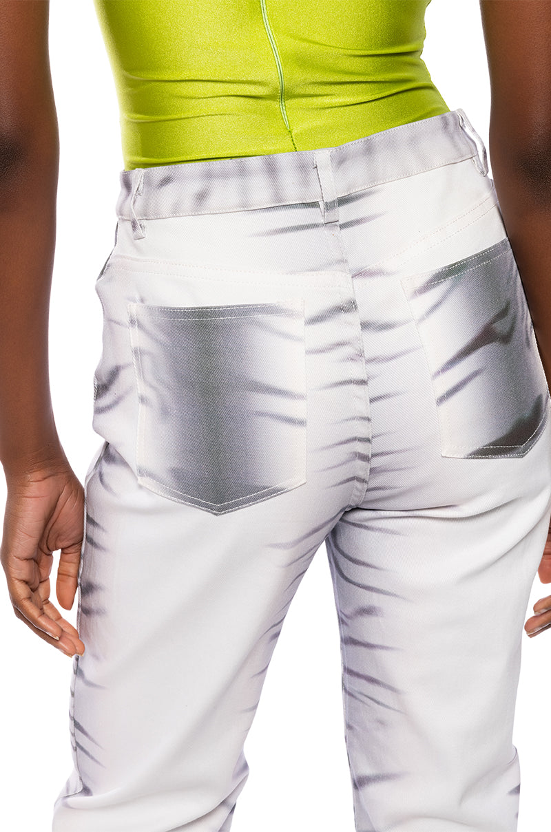 Extra View Sonic Roar Straight Leg Jeans 8