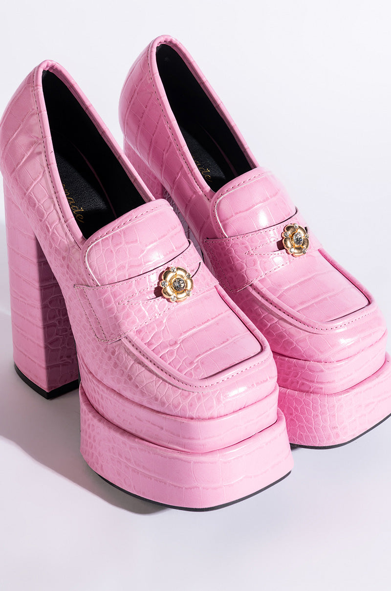 SPICEGIRL CHUNKY CROC LOAFER IN PINK – AKIRA