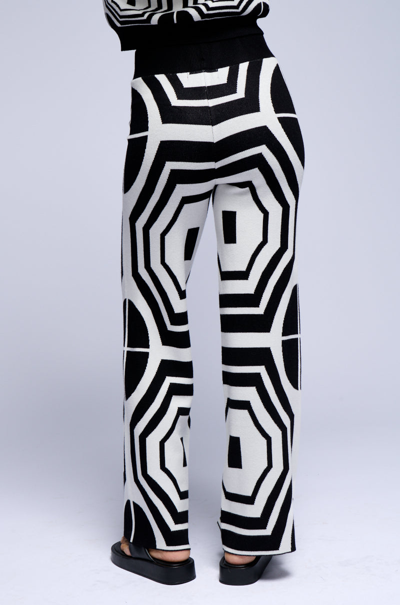 Extra View Stop And Stare Geometric Print Knit Pant