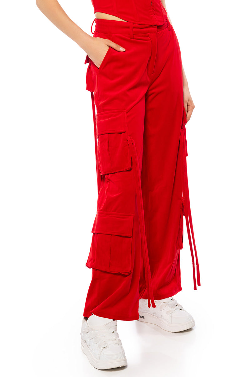 Front View Stylist Wide Leg Velvet Cargo Pants In Red