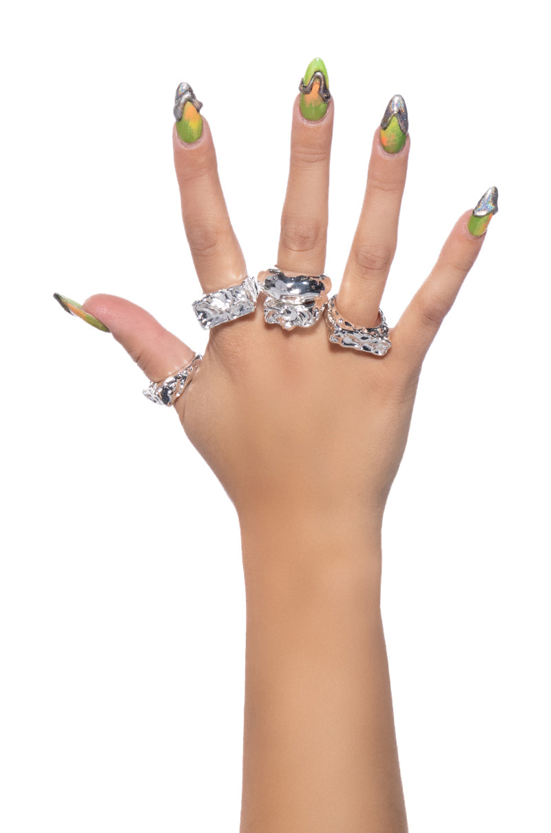 THE IT GIRL RING SET IN SILVER view 0