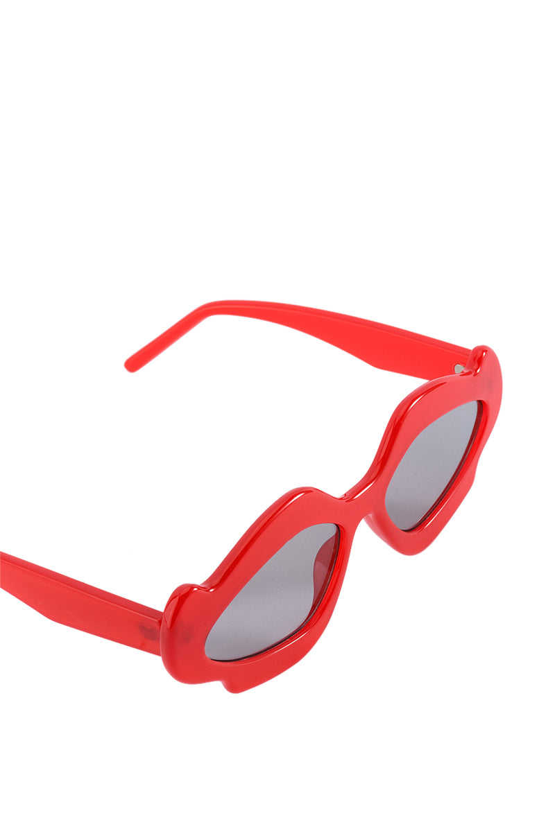 Detail View Too Wavy Sunglasses