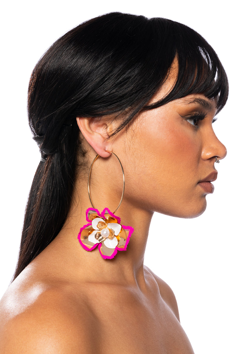Front View Trippin Flower Hoop In Gold