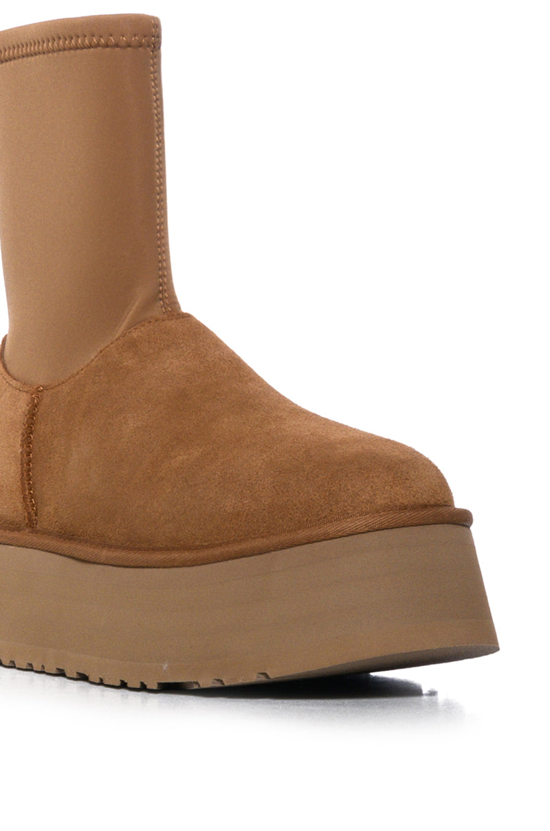 Full View Ugg Classic Dipper In Chestnut