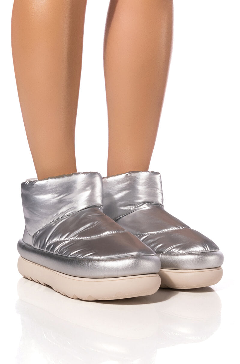 Front View Ugg Classic Maxi Mini In Silver